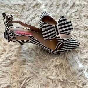 Betsey Johnson Black and White Checkered Kitten Heels with Bow!